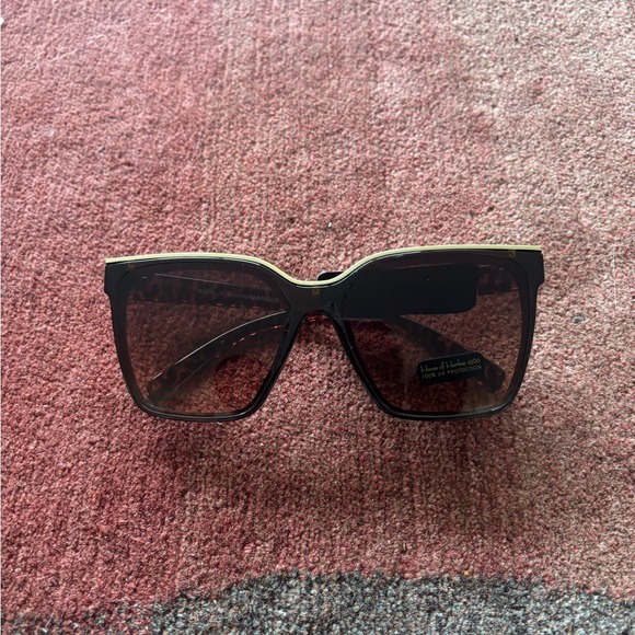 House of Harlow Accessories - New - House of Harlow Tortiose Sunglasses